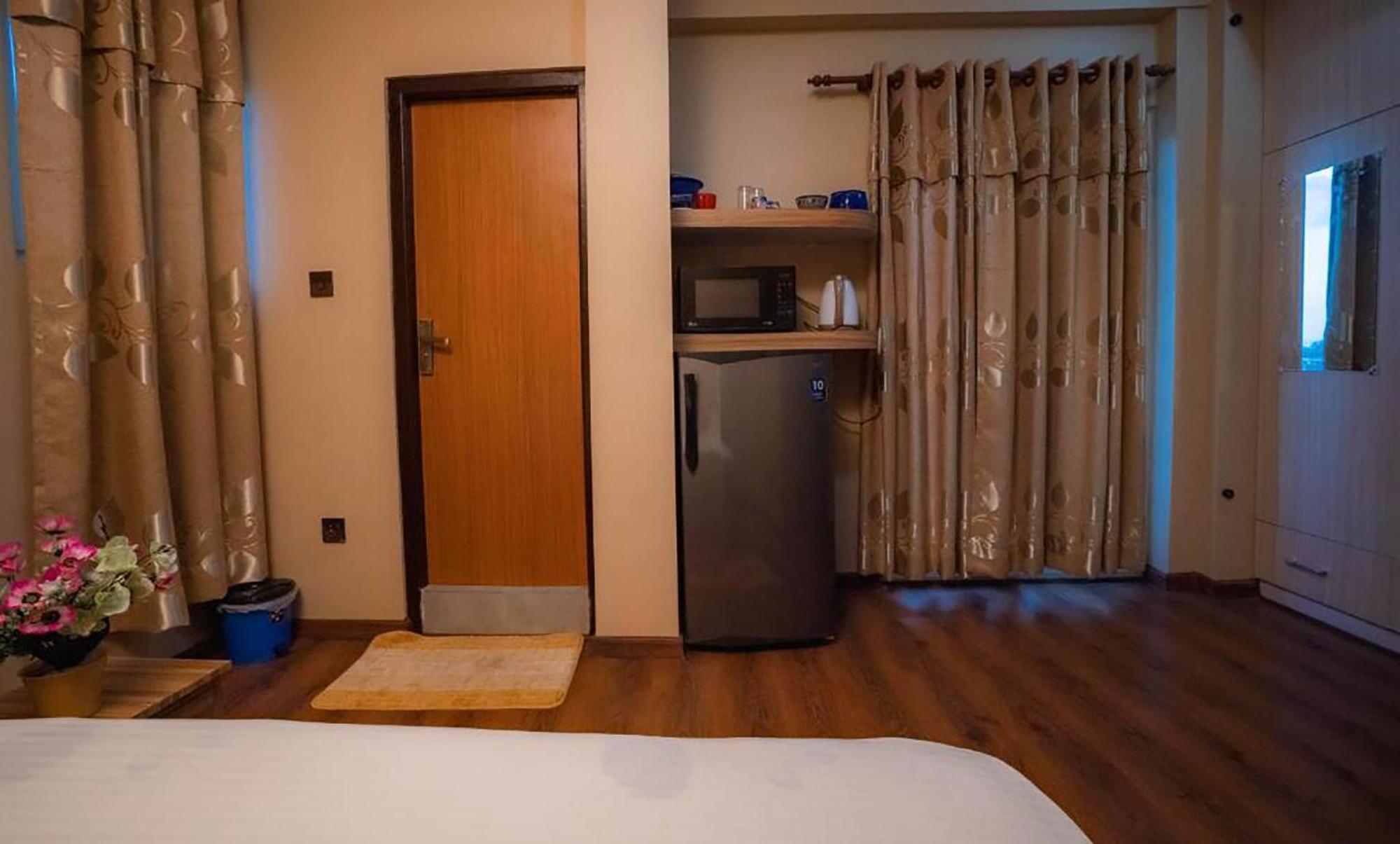 House Of Forrest, Service Appartement